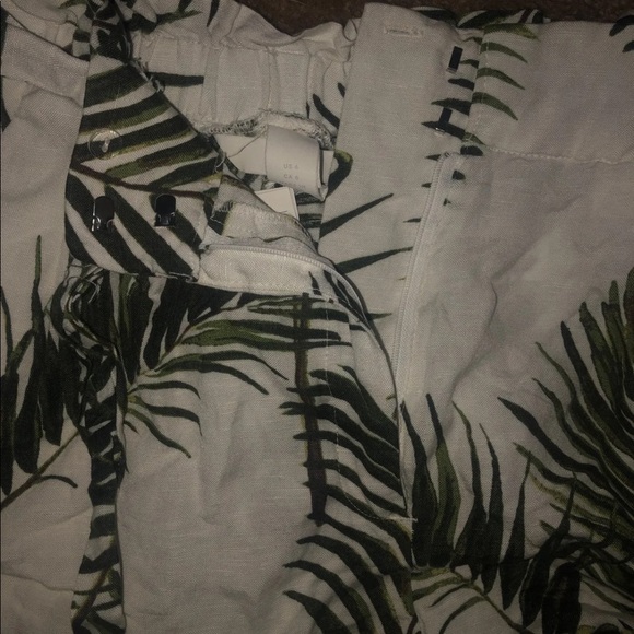 H&M Shorts - Picture 3 of 3